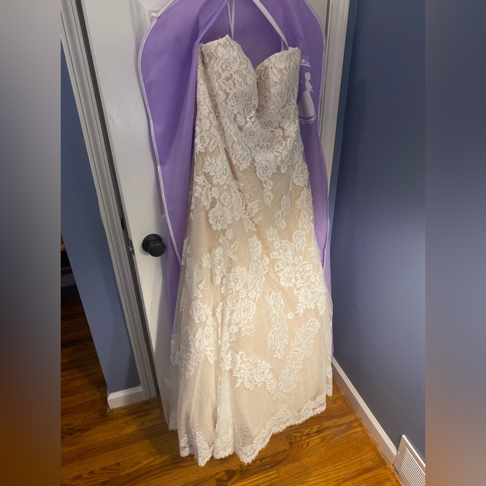 Elegant Lace Wedding Dress